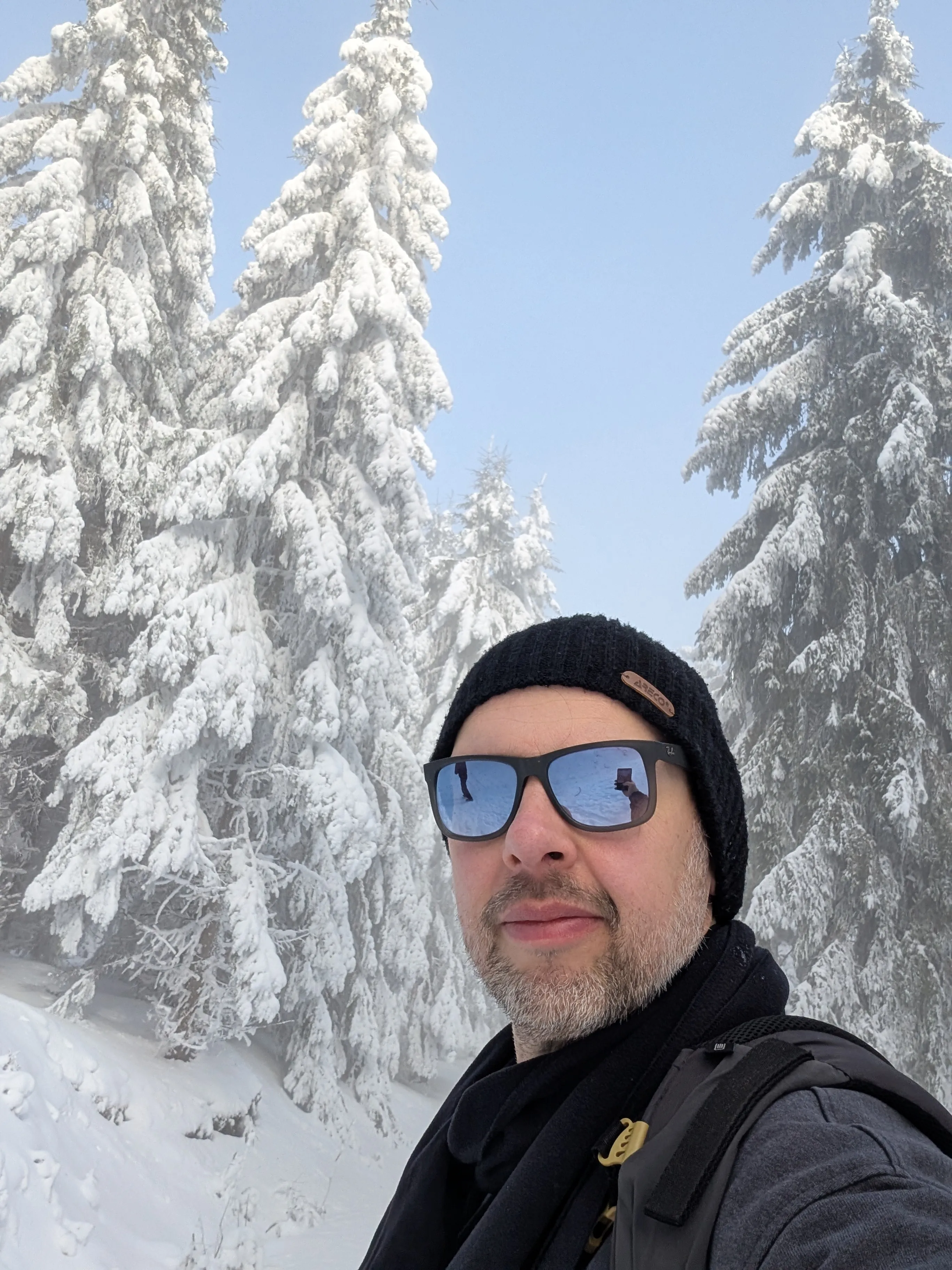 Ich auf Winterwanderung am Fichtelberg mit Sonnenbrille